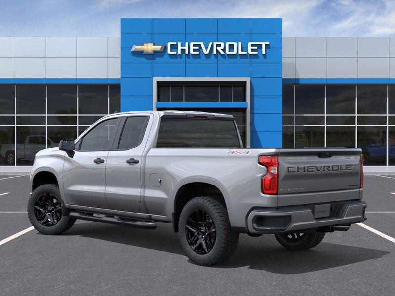 Chevrolet Silverado 1500 Vehicle Full-screen Gallery Image 3