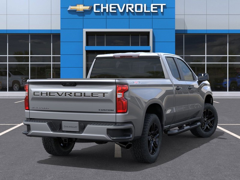 Chevrolet Silverado 1500 Vehicle Full-screen Gallery Image 4