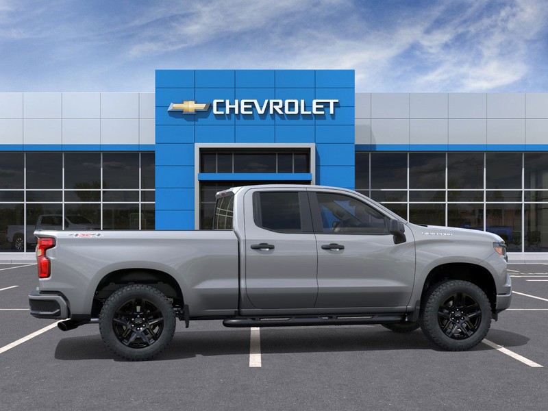 Chevrolet Silverado 1500 Vehicle Full-screen Gallery Image 5