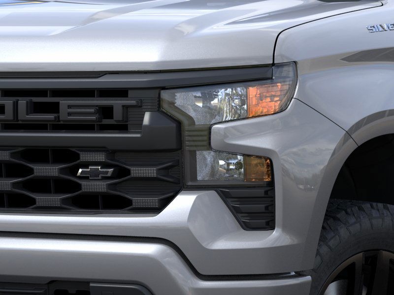 Chevrolet Silverado 1500 Vehicle Full-screen Gallery Image 10