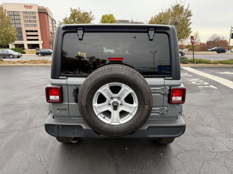 Jeep Wrangler Vehicle Full-screen Gallery Image 6