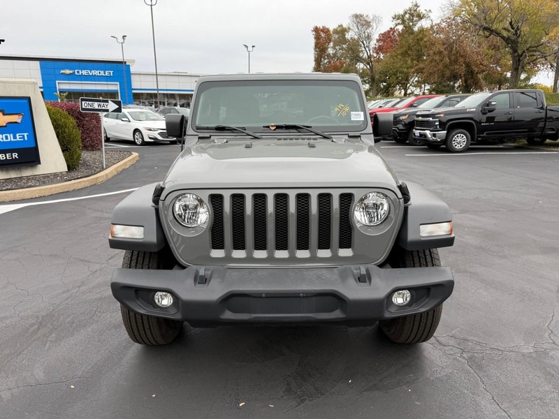 Jeep Wrangler Vehicle Full-screen Gallery Image 9