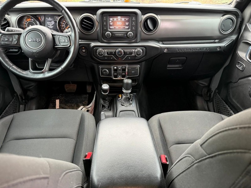 Jeep Wrangler Vehicle Full-screen Gallery Image 11