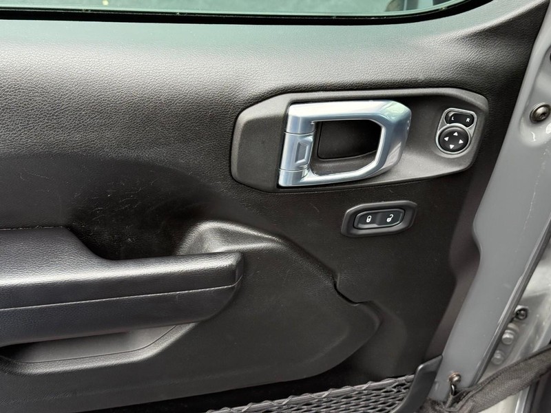 Jeep Wrangler Vehicle Full-screen Gallery Image 15