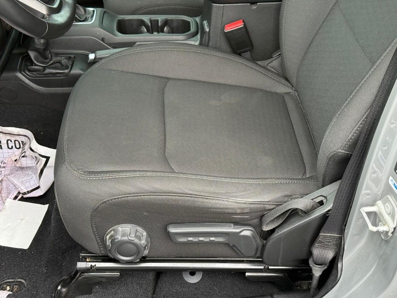 Jeep Wrangler Vehicle Full-screen Gallery Image 16