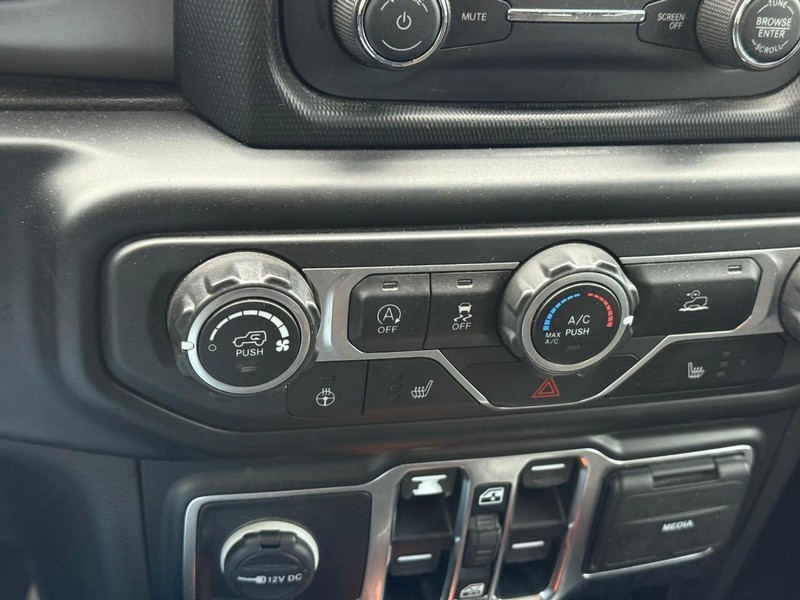 Jeep Wrangler Vehicle Full-screen Gallery Image 17