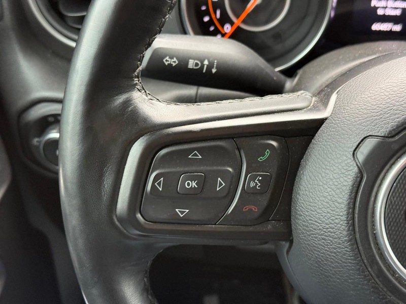 Jeep Wrangler Vehicle Full-screen Gallery Image 19