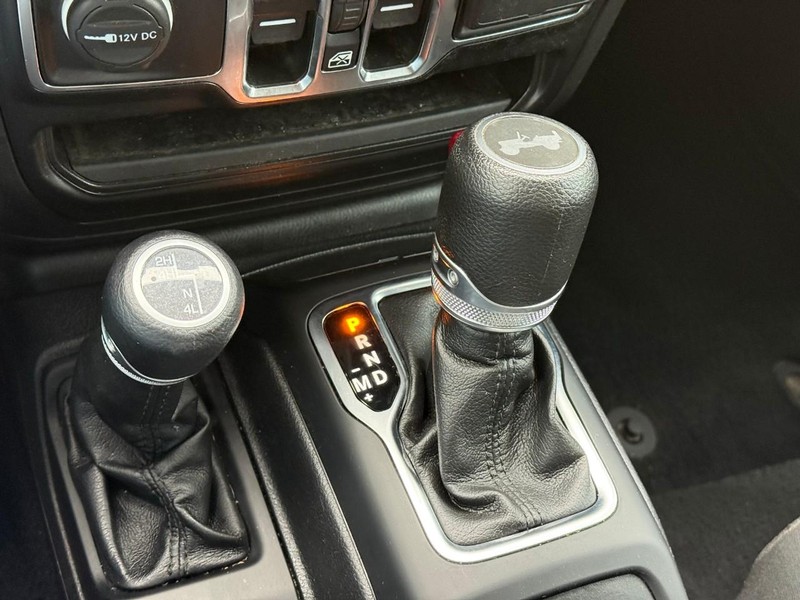 Jeep Wrangler Vehicle Full-screen Gallery Image 21