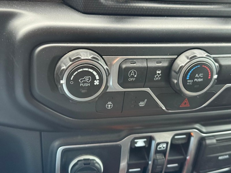 Jeep Wrangler Vehicle Full-screen Gallery Image 22