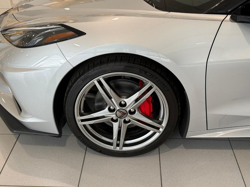 Chevrolet Corvette Vehicle Full-screen Gallery Image 5