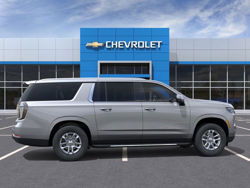 Chevrolet Suburban Vehicle Full-screen Gallery Image 5