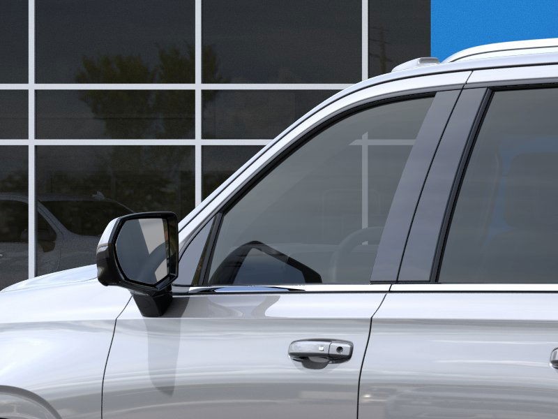 Chevrolet Suburban Vehicle Full-screen Gallery Image 12