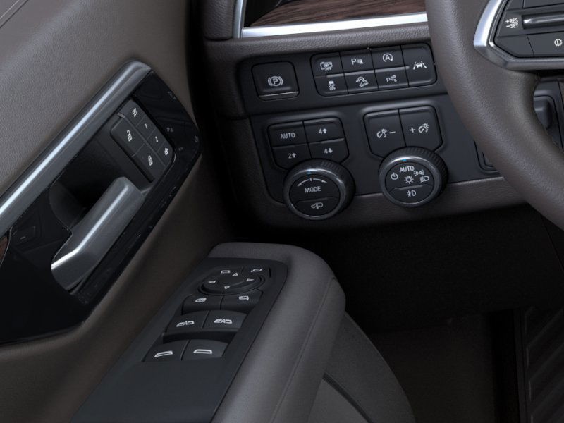 Chevrolet Suburban Vehicle Full-screen Gallery Image 22