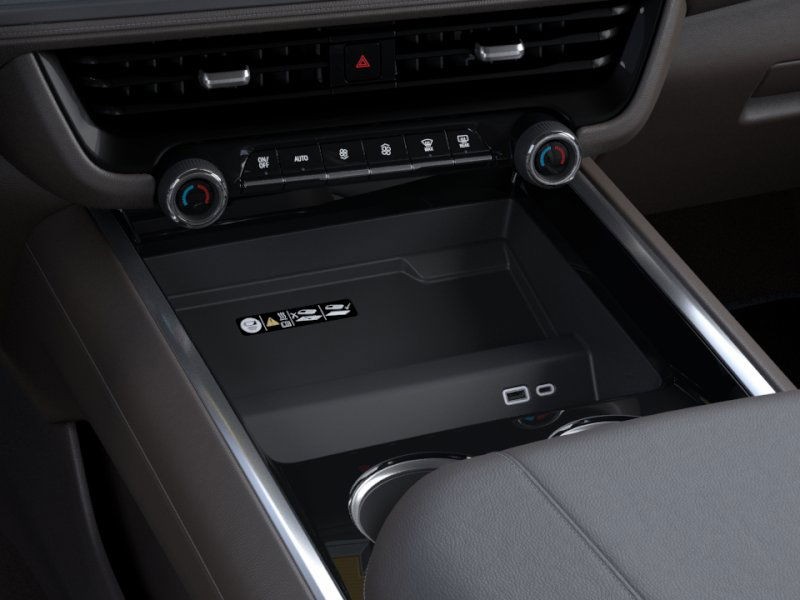 Chevrolet Suburban Vehicle Full-screen Gallery Image 23