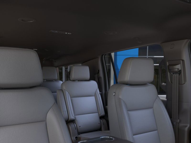Chevrolet Suburban Vehicle Full-screen Gallery Image 24