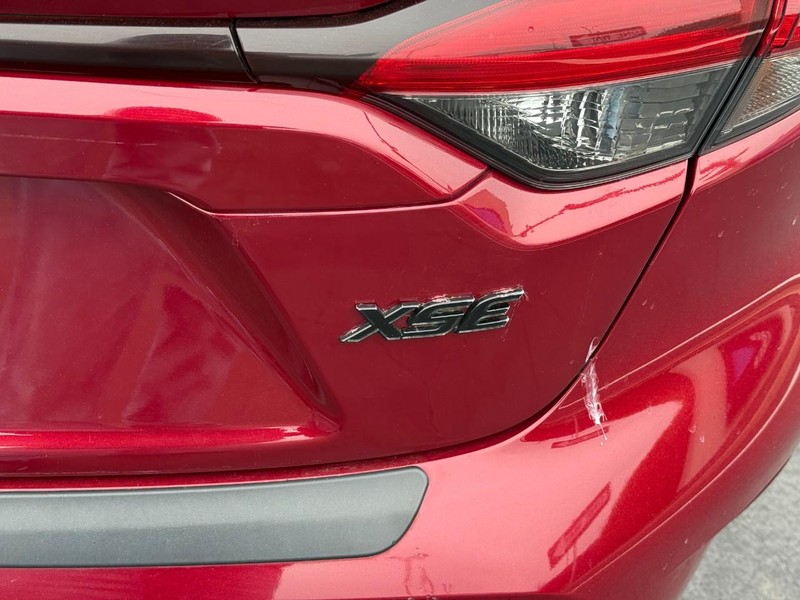 Toyota Corolla Vehicle Full-screen Gallery Image 5