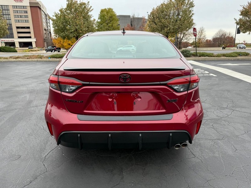 Toyota Corolla Vehicle Full-screen Gallery Image 7