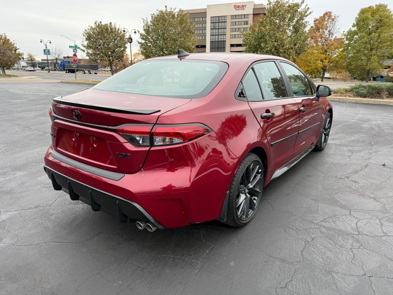 Toyota Corolla Vehicle Full-screen Gallery Image 8