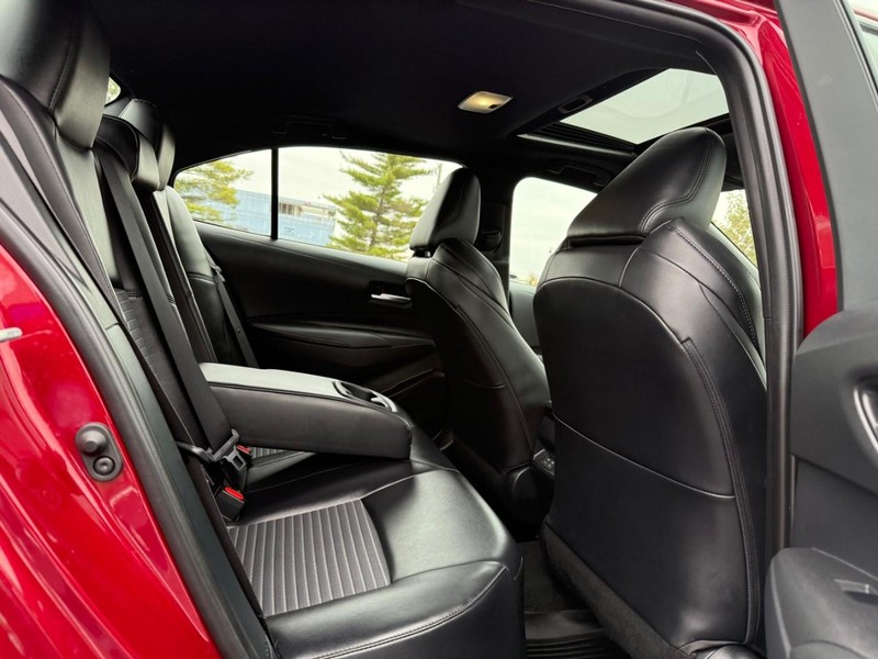 Toyota Corolla Vehicle Full-screen Gallery Image 11