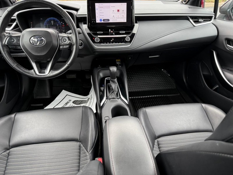 Toyota Corolla Vehicle Full-screen Gallery Image 12