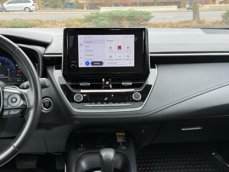 Toyota Corolla Vehicle Full-screen Gallery Image 14