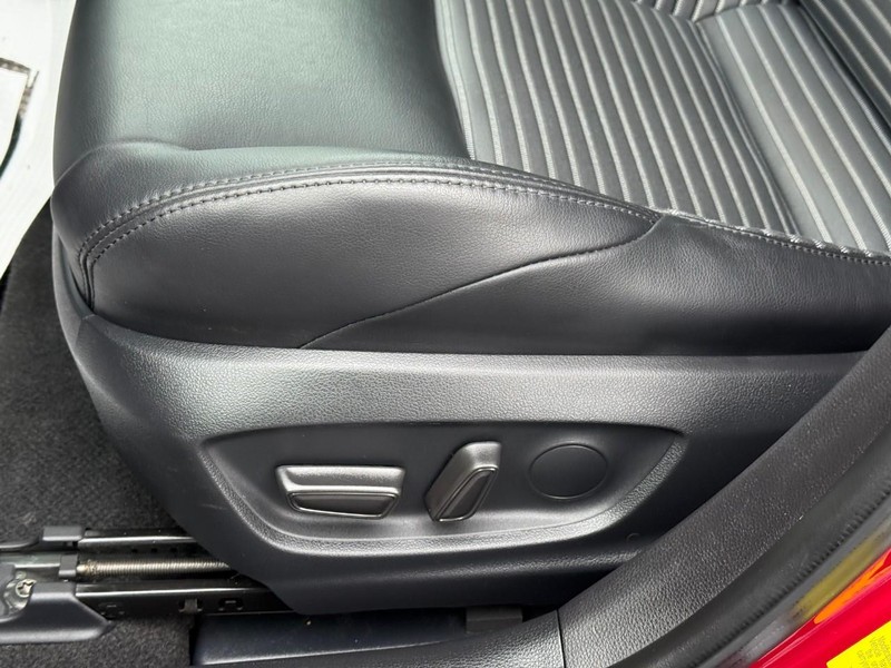 Toyota Corolla Vehicle Full-screen Gallery Image 19