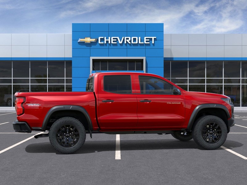 Chevrolet Colorado Vehicle Full-screen Gallery Image 5