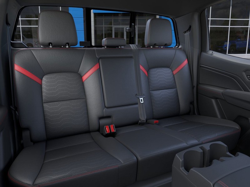 Chevrolet Colorado Vehicle Full-screen Gallery Image 17