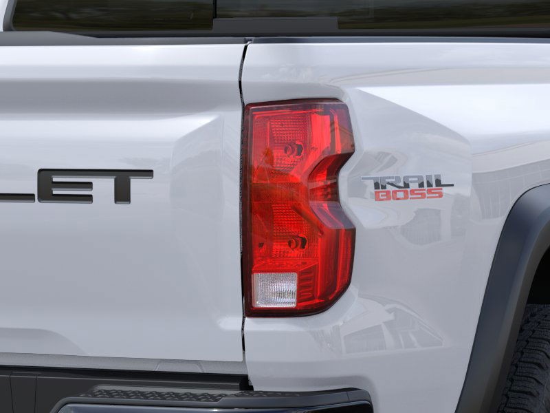 Chevrolet Colorado Vehicle Full-screen Gallery Image 11