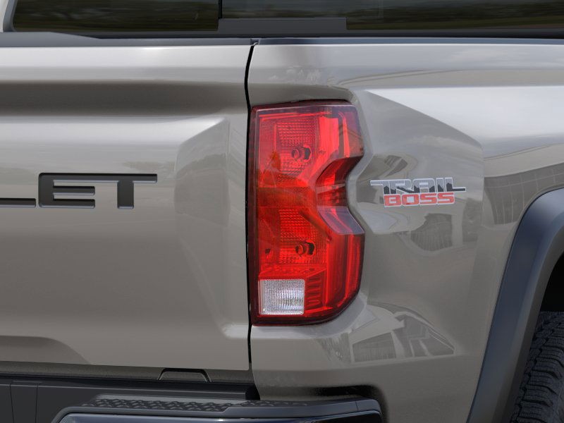 Chevrolet Colorado Vehicle Full-screen Gallery Image 11