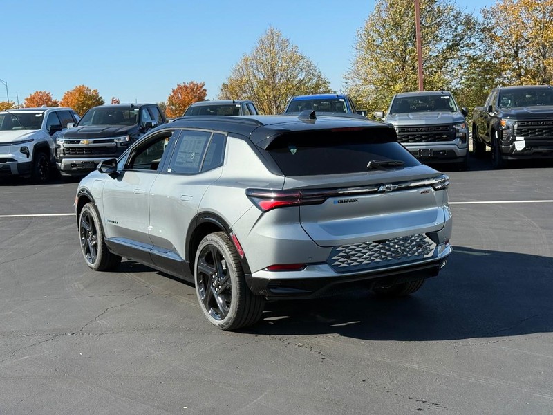 Chevrolet Equinox EV Vehicle Full-screen Gallery Image 3