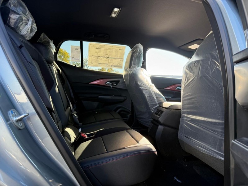 Chevrolet Equinox EV Vehicle Full-screen Gallery Image 7