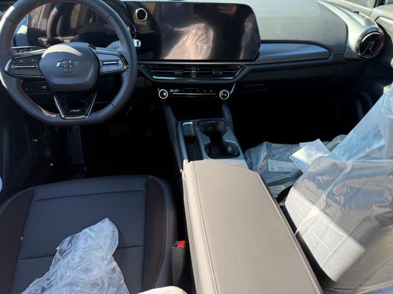 Chevrolet Equinox EV Vehicle Full-screen Gallery Image 8