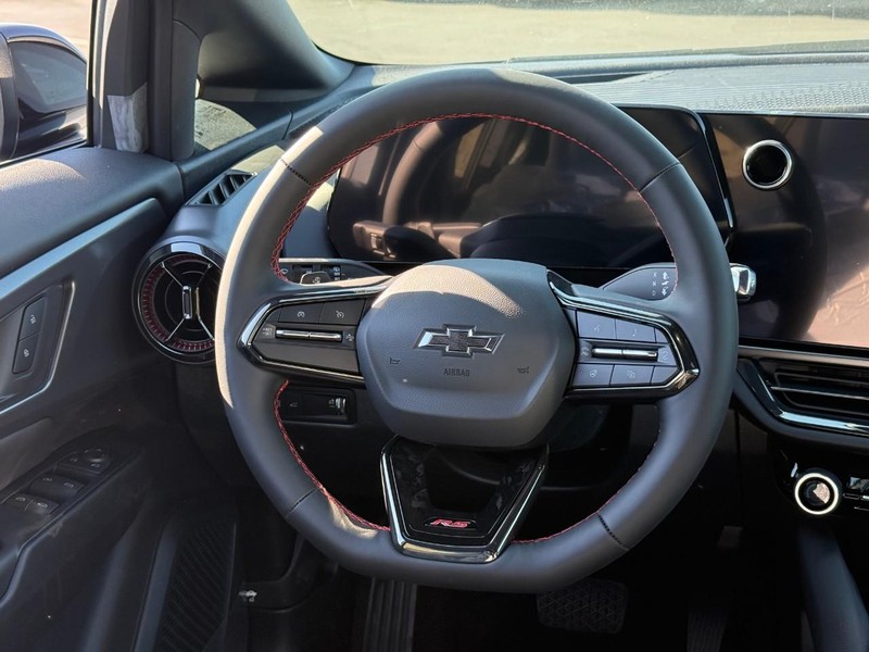 Chevrolet Equinox EV Vehicle Full-screen Gallery Image 9