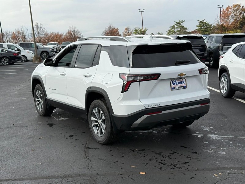 Chevrolet Equinox Vehicle Full-screen Gallery Image 3