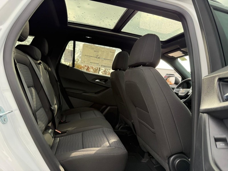 Chevrolet Equinox Vehicle Full-screen Gallery Image 5