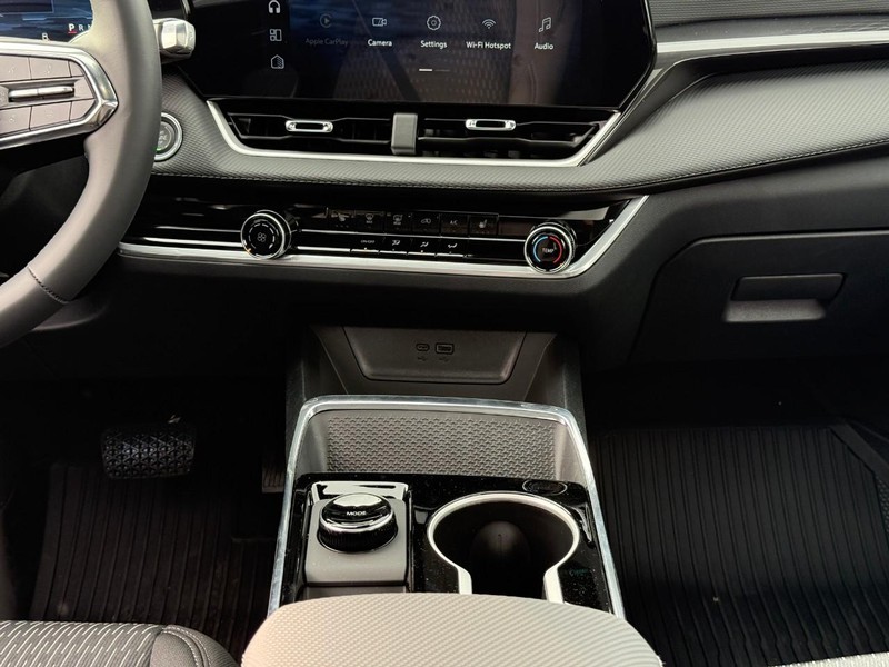 Chevrolet Equinox Vehicle Full-screen Gallery Image 9