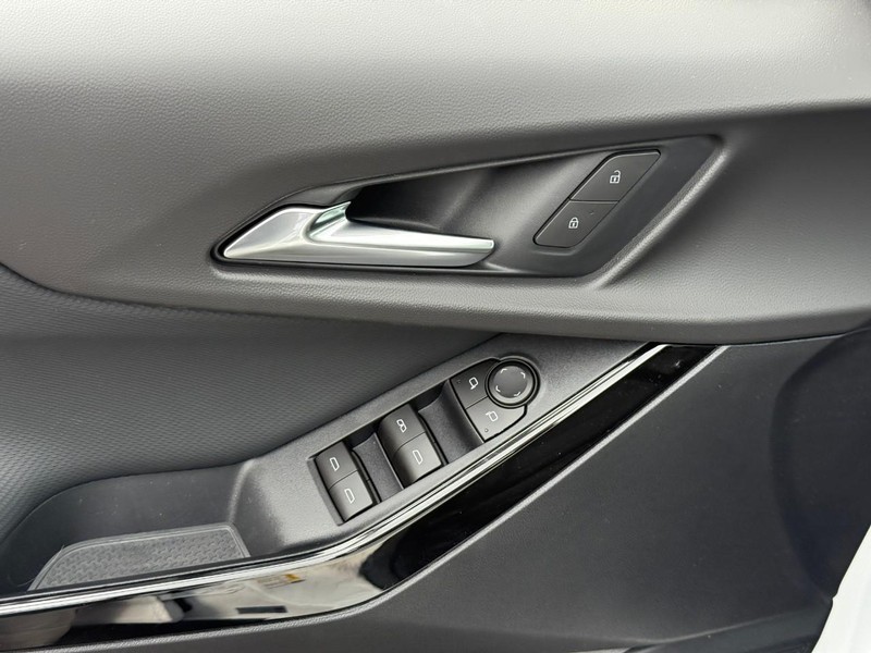 Chevrolet Equinox Vehicle Full-screen Gallery Image 10