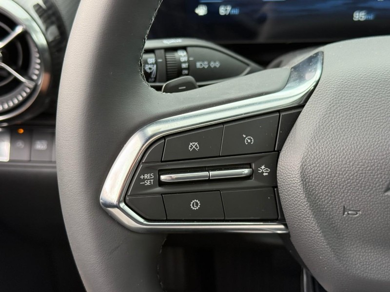 Chevrolet Equinox Vehicle Full-screen Gallery Image 12