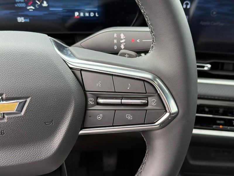 Chevrolet Equinox Vehicle Full-screen Gallery Image 13