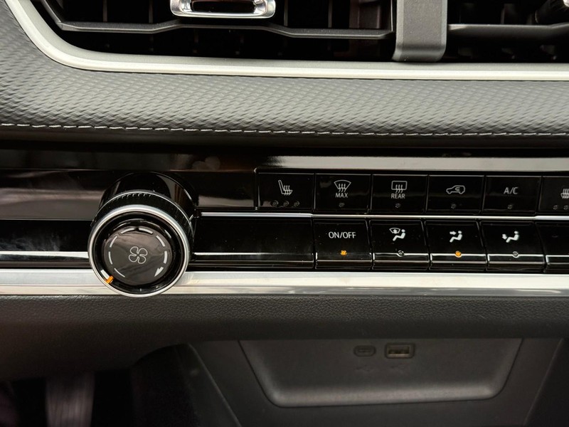 Chevrolet Equinox Vehicle Full-screen Gallery Image 14