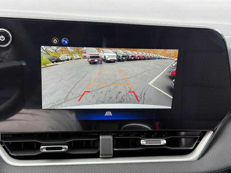 Chevrolet Equinox Vehicle Full-screen Gallery Image 15