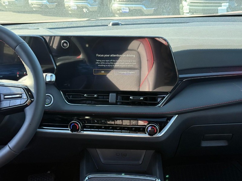 Chevrolet Equinox Vehicle Full-screen Gallery Image 9