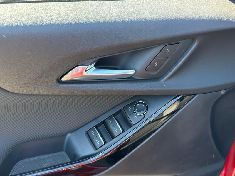 Chevrolet Equinox Vehicle Full-screen Gallery Image 11