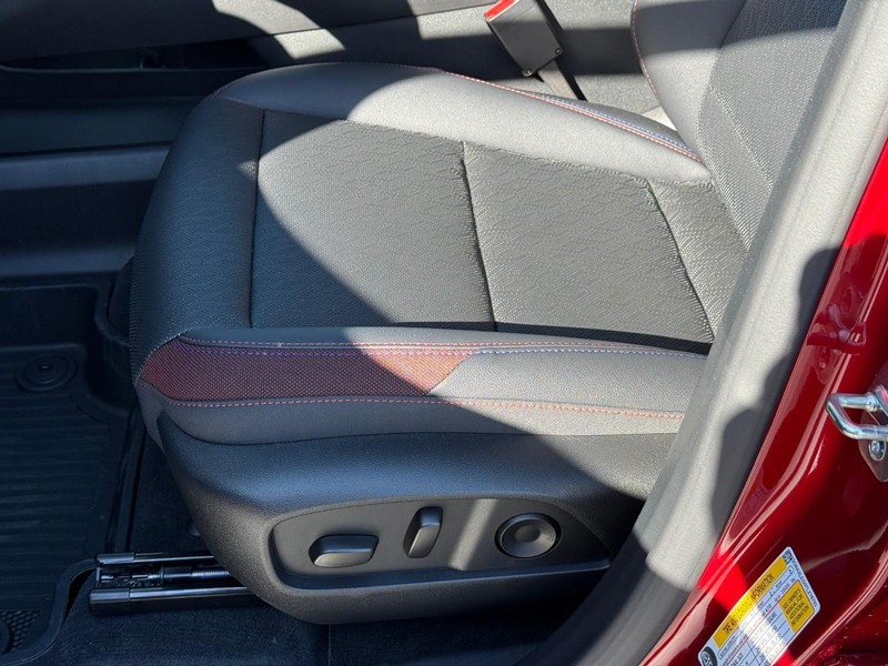 Chevrolet Equinox Vehicle Full-screen Gallery Image 12