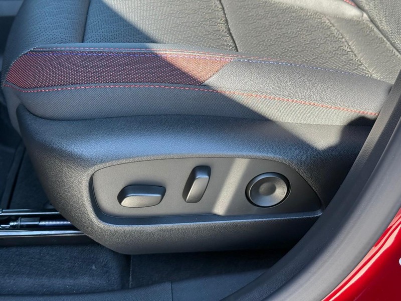 Chevrolet Equinox Vehicle Full-screen Gallery Image 13