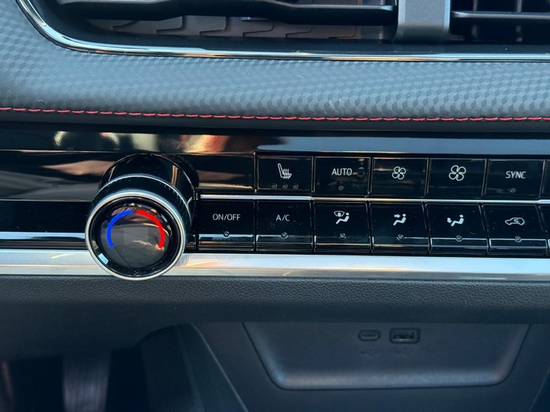 Chevrolet Equinox Vehicle Full-screen Gallery Image 16