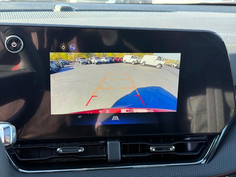 Chevrolet Equinox Vehicle Full-screen Gallery Image 17