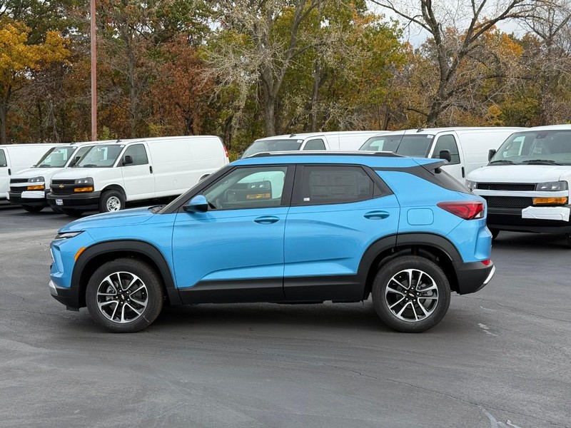 Chevrolet Trailblazer Vehicle Full-screen Gallery Image 2