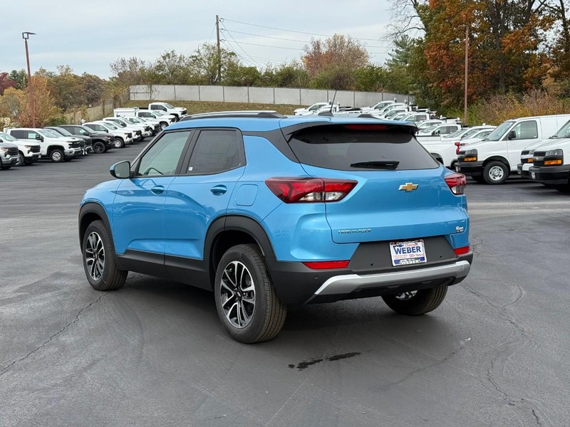 Chevrolet Trailblazer Vehicle Full-screen Gallery Image 3